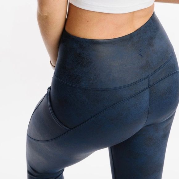 Zyia Distressed Blue Ankle Cinch Hi-Rise 7/8 24” size 4 EUC worn once - Picture 3 of 6